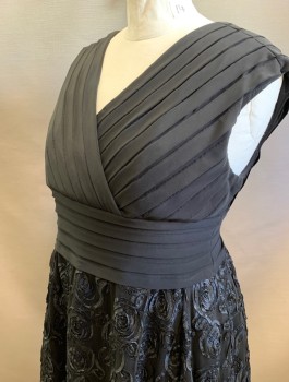 ADRIANNA PAPELL, Black, Polyester, Solid, Swirl , Sleeveless, Stretchy Pleated Fabric at Top, Skirt is Sheer Net with Swirled Appliques, Surplice Neck, Knee Length, Invisible Zipper in Back