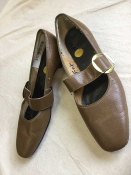 Womens, Shoes, DIBELLA, Lt Brown, Leather, Solid, 7, Flats, Tapered Rounded Square Toe, Mary Jane 1" Strap with Round Gold Buckle with Square Inside Edges, 1/2" Black Heel, Early 1970's **Scuffed/Scratched Up Throughout