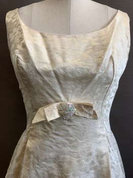 W. Steinman, Ivory White, Polyester, Floral, Sleeveless, Scoop Neck, Front Bow with Beaded Gems, Pleated, Back Zipper,