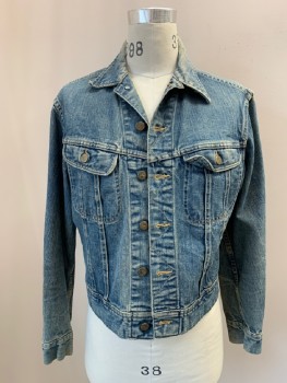 Mens, Jean Jacket, LEE RIDERS, Blue, Cotton, Solid, C:38, Aged, B.F., 2 Flap Pckt, C.A., Boxy, 3 Holes Left Sleeve