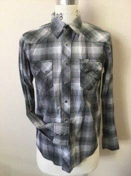Mens, Western, WRANGLER, White, Gray, Black, Poly/Cotton, Plaid, 33, 16, Long Sleeves, Collar Attached, Snap Front Clos. Novelty Shaped Snap Down Pockets. Yoke Front and Back