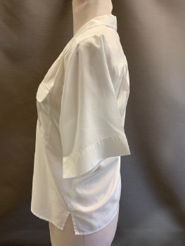 LAURA & JAYNE, White, Polyester, Solid, Button Front, Notched Lapel, S/S, 2 Pleated Flap Pocket, Pleats At Front And Back Yoke