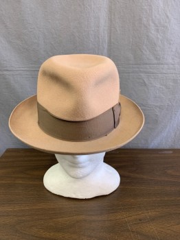 Mens, Hat, Lions Crest, Beige, Khaki Brown, Wool, 59, Classic Medium Cut Brimmed Fedora with 1.5 '' Khaki Coloed Grosgrain Band, No Label But a Shield Crest with Red and Gold Lion on Inside Crown,
