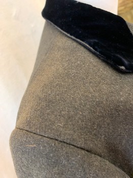 ROGER FEET, Charcoal Gray, Wool, Notched Lapel, Midnight Navy Velvet Collar, Single Breasted, Button Front, 3 Buttons, 3 Pockets, Long-line, 
*Distressed Collar, Sun-burnt Shoulders