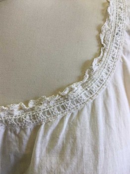 M.T.O., White, Cotton, Solid, Scoop Neck with Eyelet Lace Trim. Draw String Waist with Short Peplum, Gathered Detail Center Back, Sleeveless. Lace Is Coming Off Right Armhole Slightly.  Needs To Be Restitched