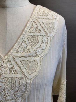 Womens, Top, OAK HILL, Cream, Cotton, Solid, B38, V-N, S/S, Textured, Floral Appliques on Neck and Sleeves