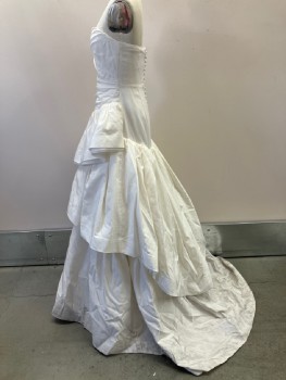 N/L, Off White, Polyester, Solid, Strapless, Sweetheart Neckline, Boning, Side Pleats, 3 Tier Skirt, Back Zip With Self Buttons, Stained Back And Train