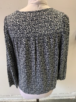 Womens, Blouse, UNIVERSAL THREAD, Black, White, Rayon, Floral, M, L/S, V Neckline, 3 Buttons, Bell Sleeves