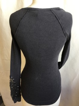 Womens, Top, WE THE FREE, Faded Black, Cotton, Polyester, Solid, S, Faded Black Texture, Scoop Neck, Raglan Long Sleeves, with Dark Brown with Gray Spots Crochet Work Patch Near Cuffs