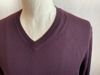 Mens, Pullover Sweater, BLOOMINGDALE'S, Aubergine Purple, Wool, Solid, 2XL, V Neck, Ribbed Knit Neck/Waistband/Cuff, Long Sleeves