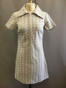 N/L, Beige, White, Polyester, Geometric, Diamonds, Short Sleeve,  Zipper At Center Front, Collar Attached,  Hem Above Knee,