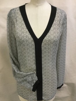 ESPIRIT, Cream, Black, Polyester, Abstract , Diamonds, Diamond Cream with Black Abstract with 1.3" V-neck Trim & Front Center, Long Sleeves Cuffs