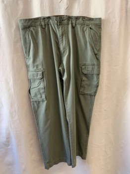 ST. JOHN'S BAY, Olive Green, Cotton, Slant Pockets, 2 Cargo Pockets, 2 Back Pockets with Velcro,  Zip Front, 1 Button Closure
*Faded