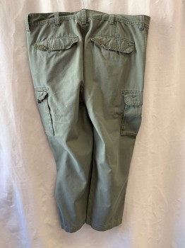 ST. JOHN'S BAY, Olive Green, Cotton, Slant Pockets, 2 Cargo Pockets, 2 Back Pockets with Velcro,  Zip Front, 1 Button Closure
*Faded